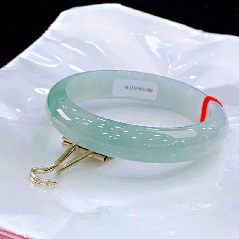 Myanmar , Natural Ice Jadeite  - огляд і ціна Lighting
