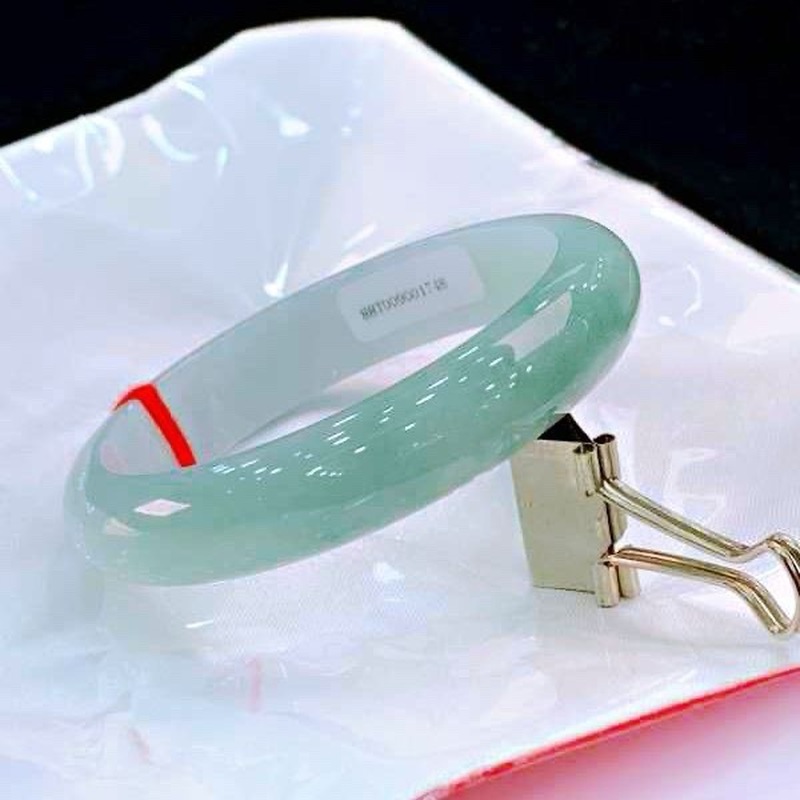 Myanmar , Natural Ice Jadeite  - огляд і ціна Lighting