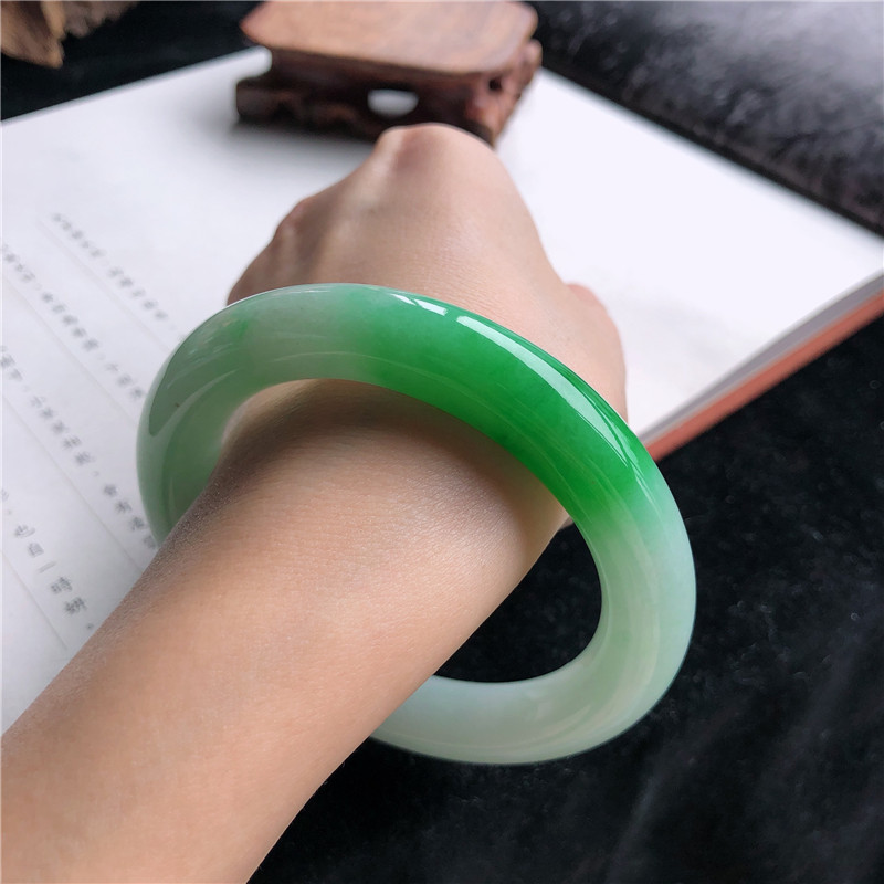 Natural Burmese Jadeite Bracel - огляд і ціна Lighting