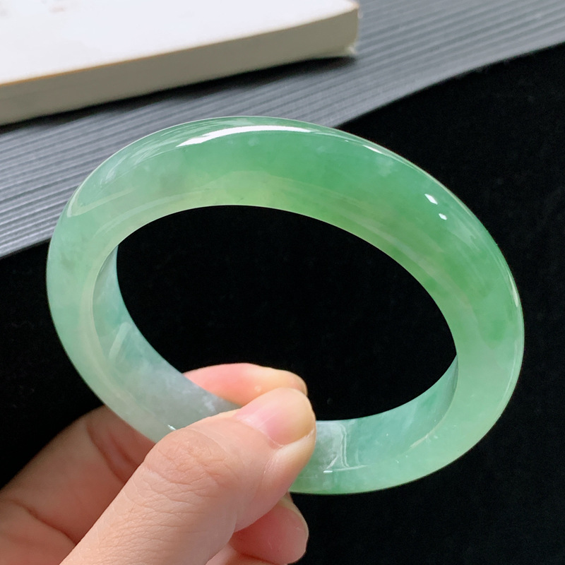Jadeite bracelet, Burmese old  - огляд і ціна Lighting